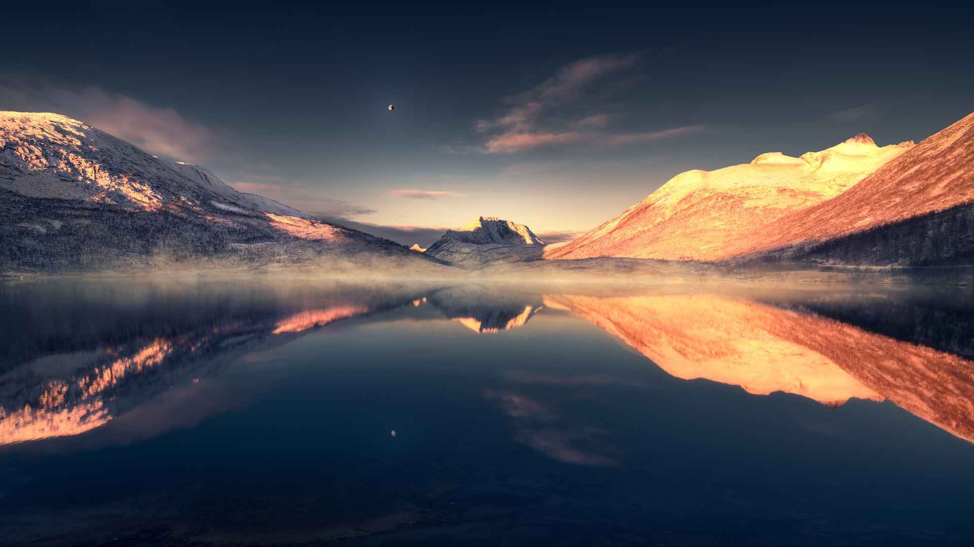 超清8K山脉下的湖泊倒影的唯美电脑壁纸-