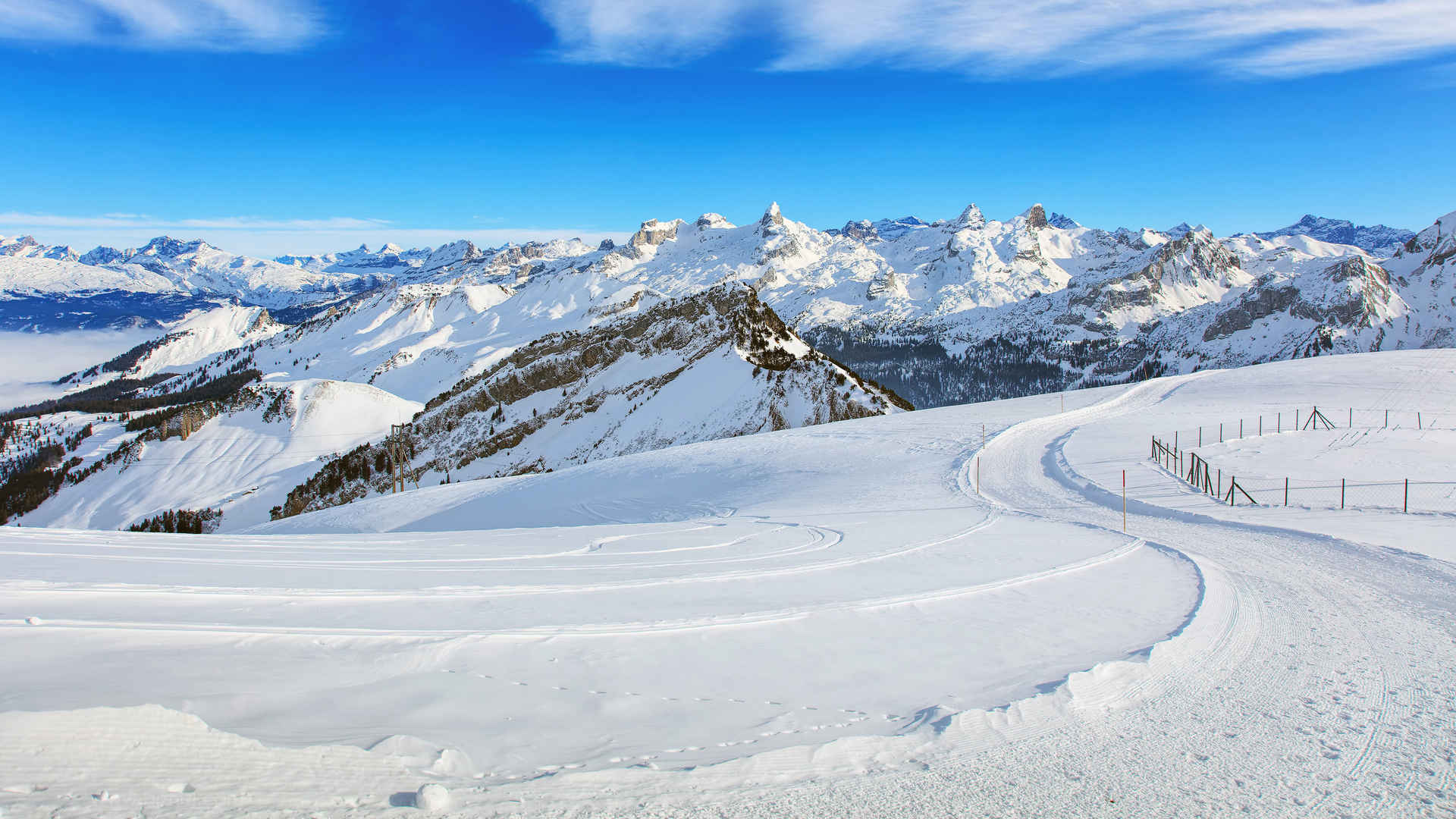 阿尔卑斯山雪景图片桌面壁纸-