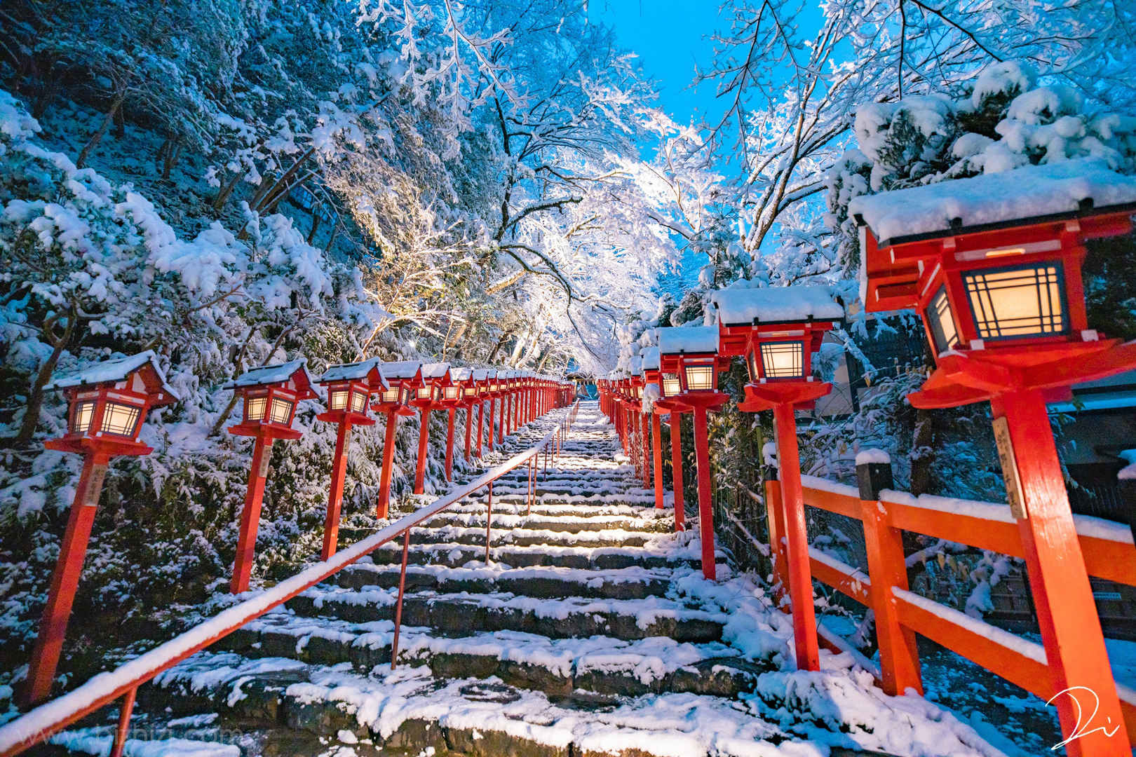 日本雪景红灯笼走廊桌面壁纸下载软件