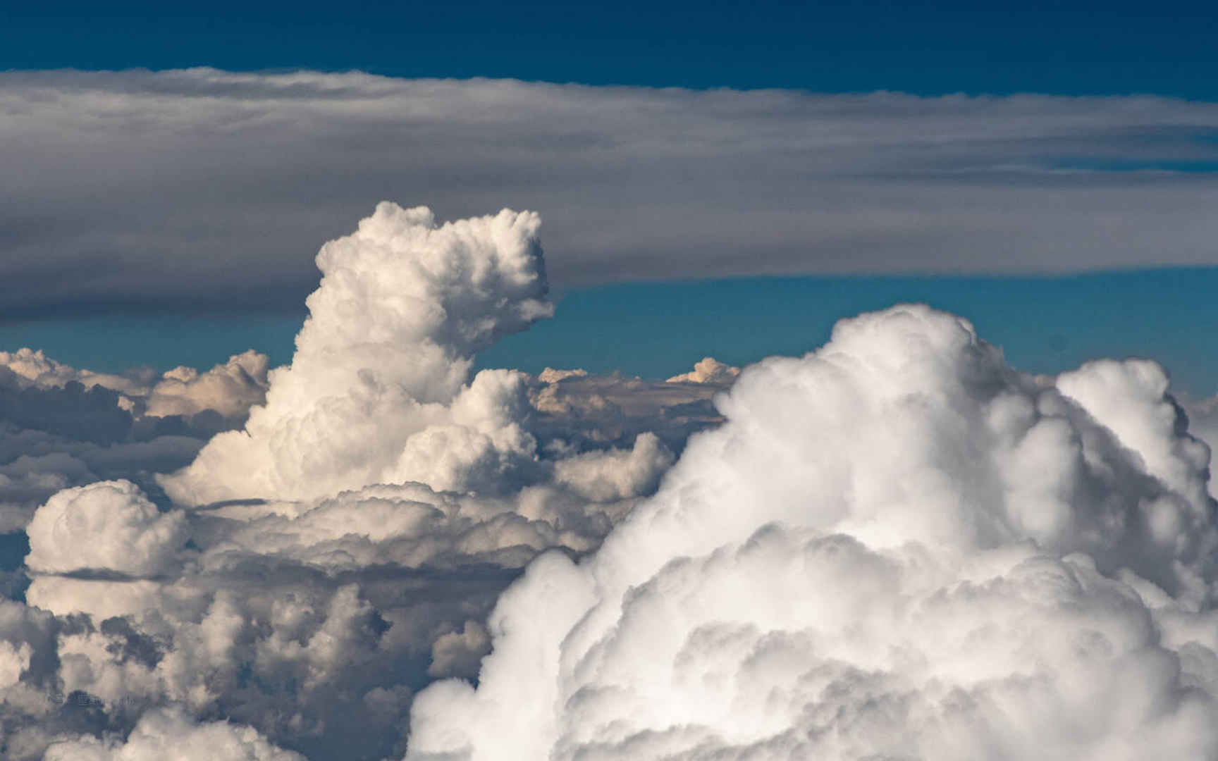 云层上的绝美风景高清电脑壁纸