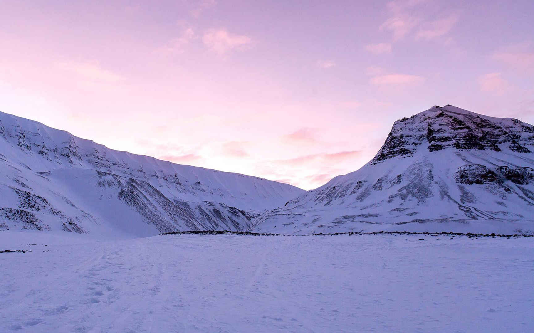 冰岛的奈斯山唯美电脑壁纸图片