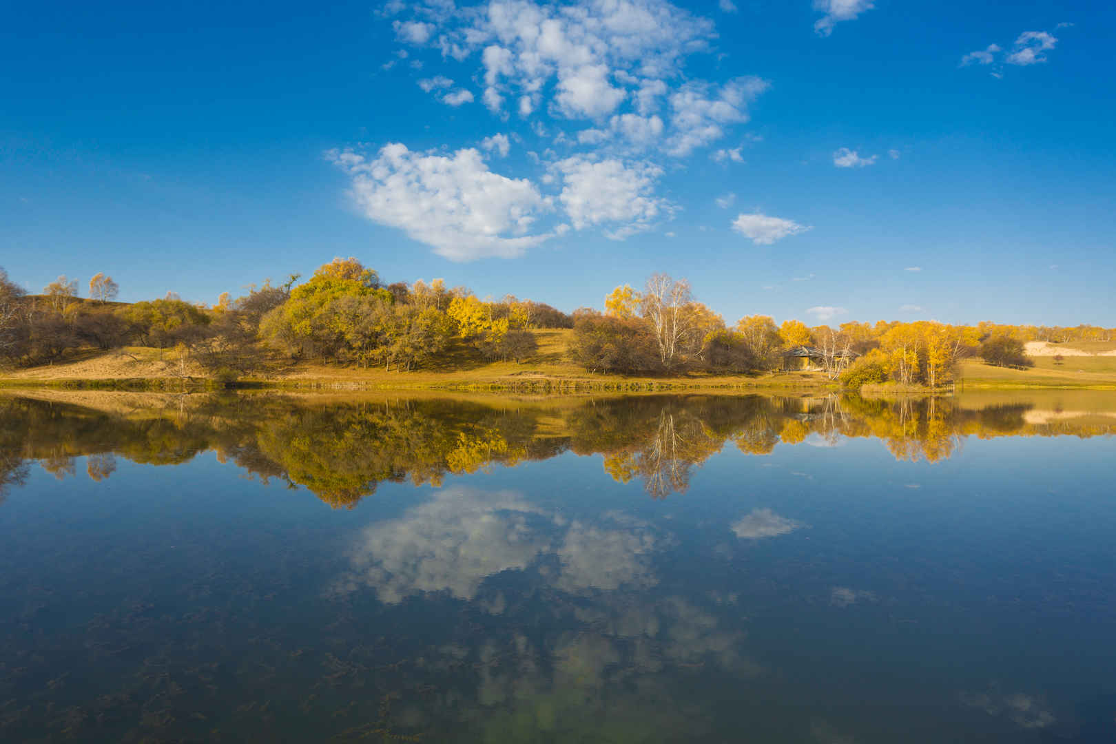 内蒙古乌兰布统公主湖自然风景图片-