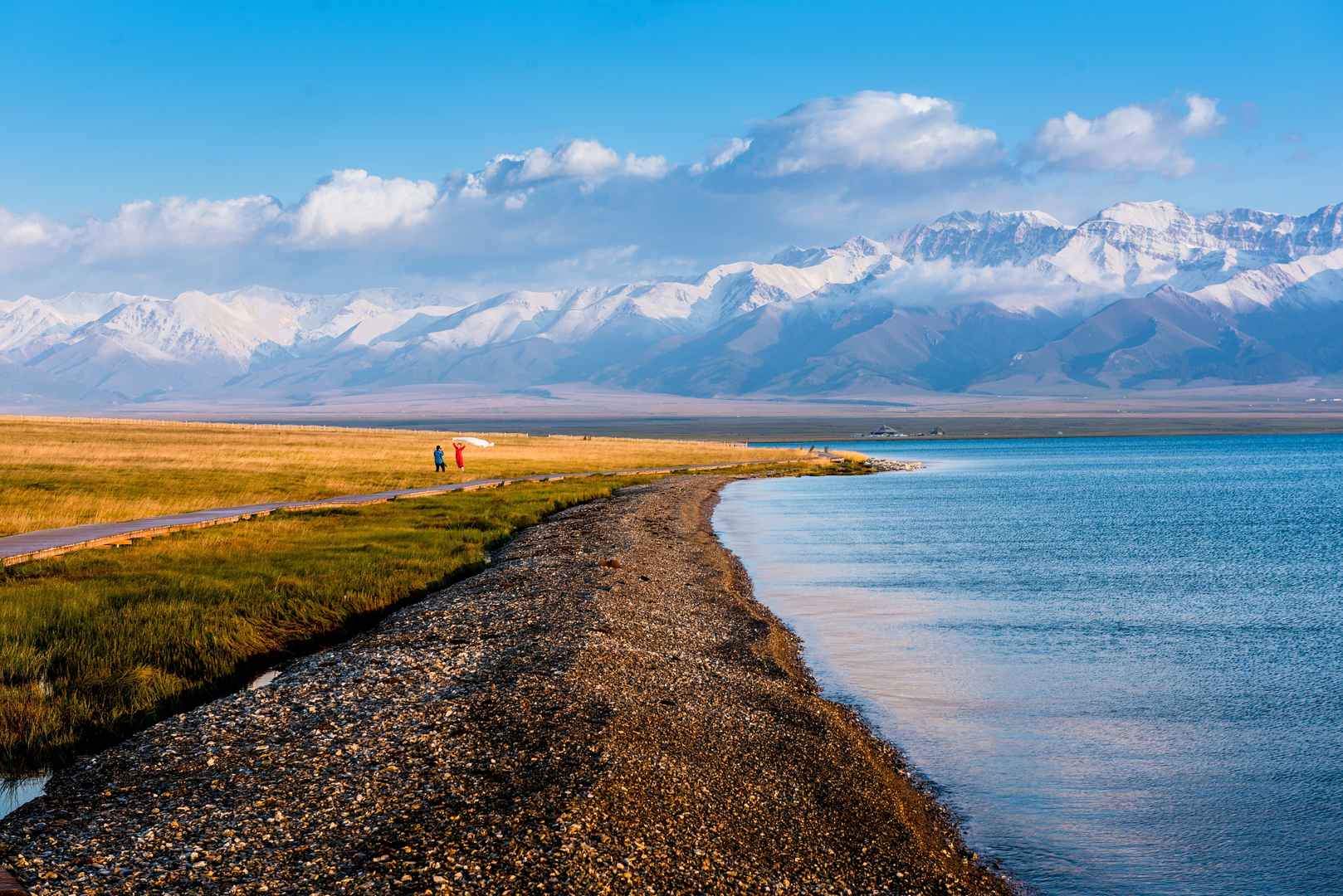 新疆赛里木湖自然壁纸风景图片