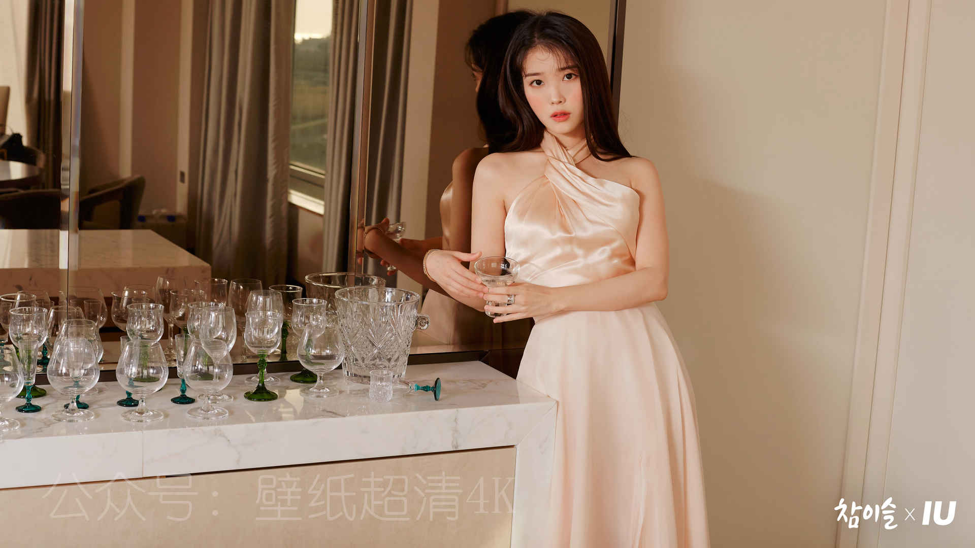 李知恩iu居家写真 玻璃杯 4k美女壁纸-