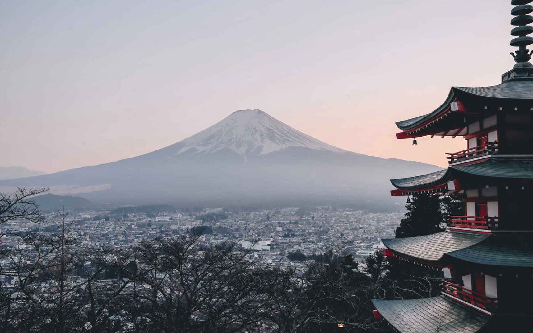 日本富士山下唯美小镇电脑壁纸