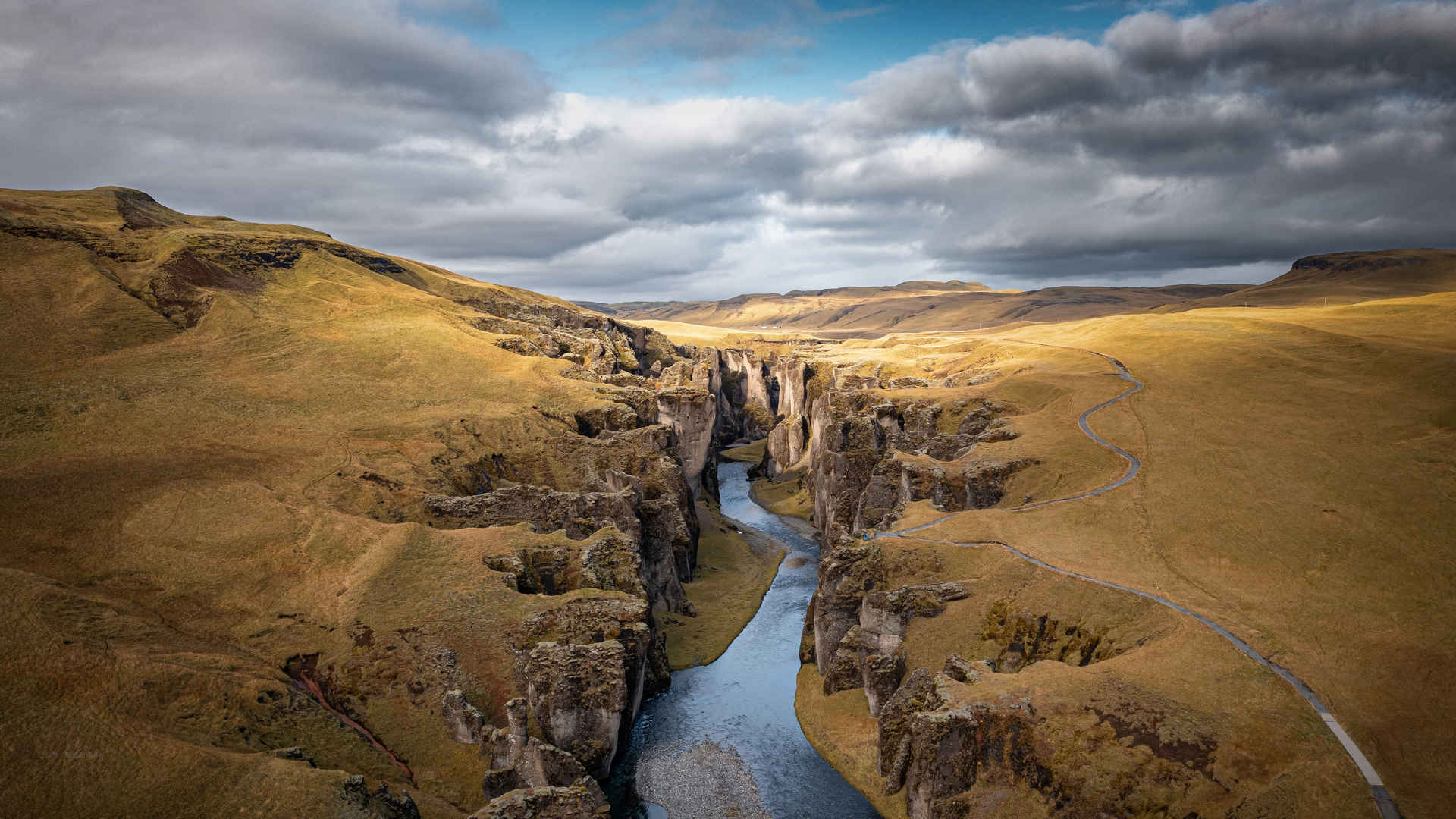 冰岛羽毛河大峡谷壁纸-