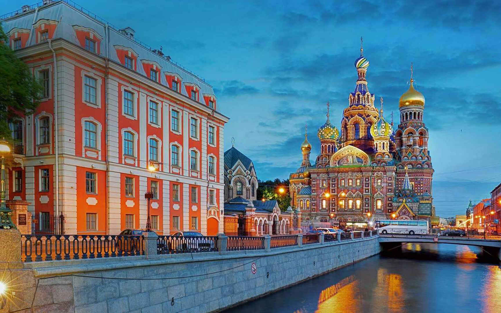 黄昏下的圣彼得堡唯美电脑壁纸