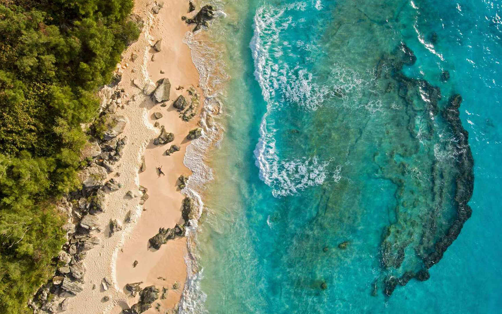 蔚蓝的百慕大马利海滩电脑壁纸