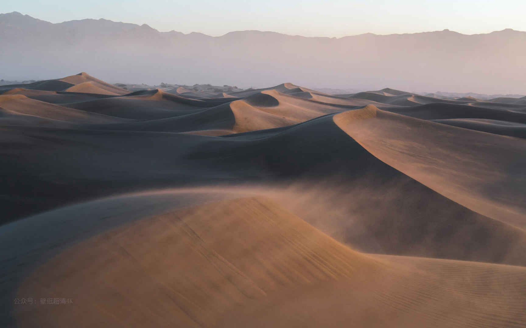 沙漠中飞扬的沙尘电脑壁纸图片