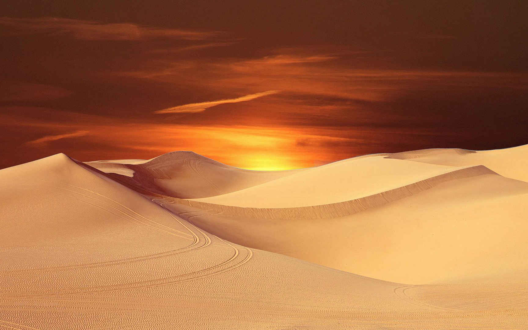 黄昏下的沙漠高清桌面壁纸图片-