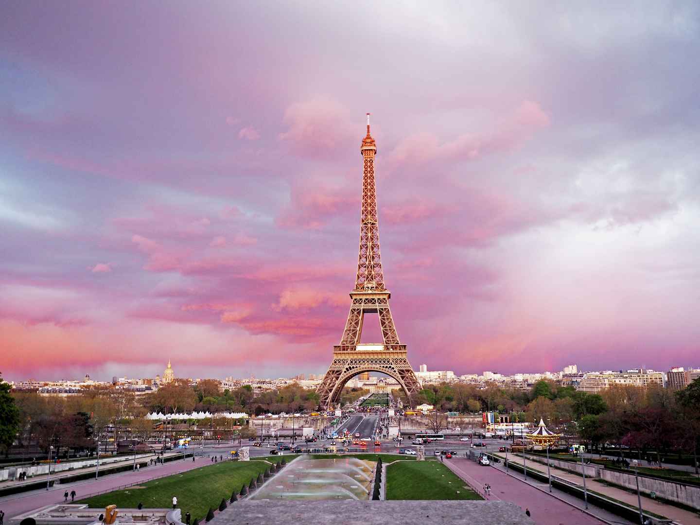 超美的巴黎埃菲尔铁塔，漫天唯美的热气球欧美城市风景壁纸-