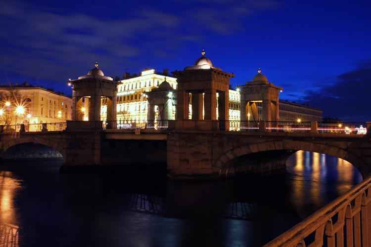 黄昏下的俄罗斯圣彼得堡，唯美大运河、以及教堂景色壁纸-