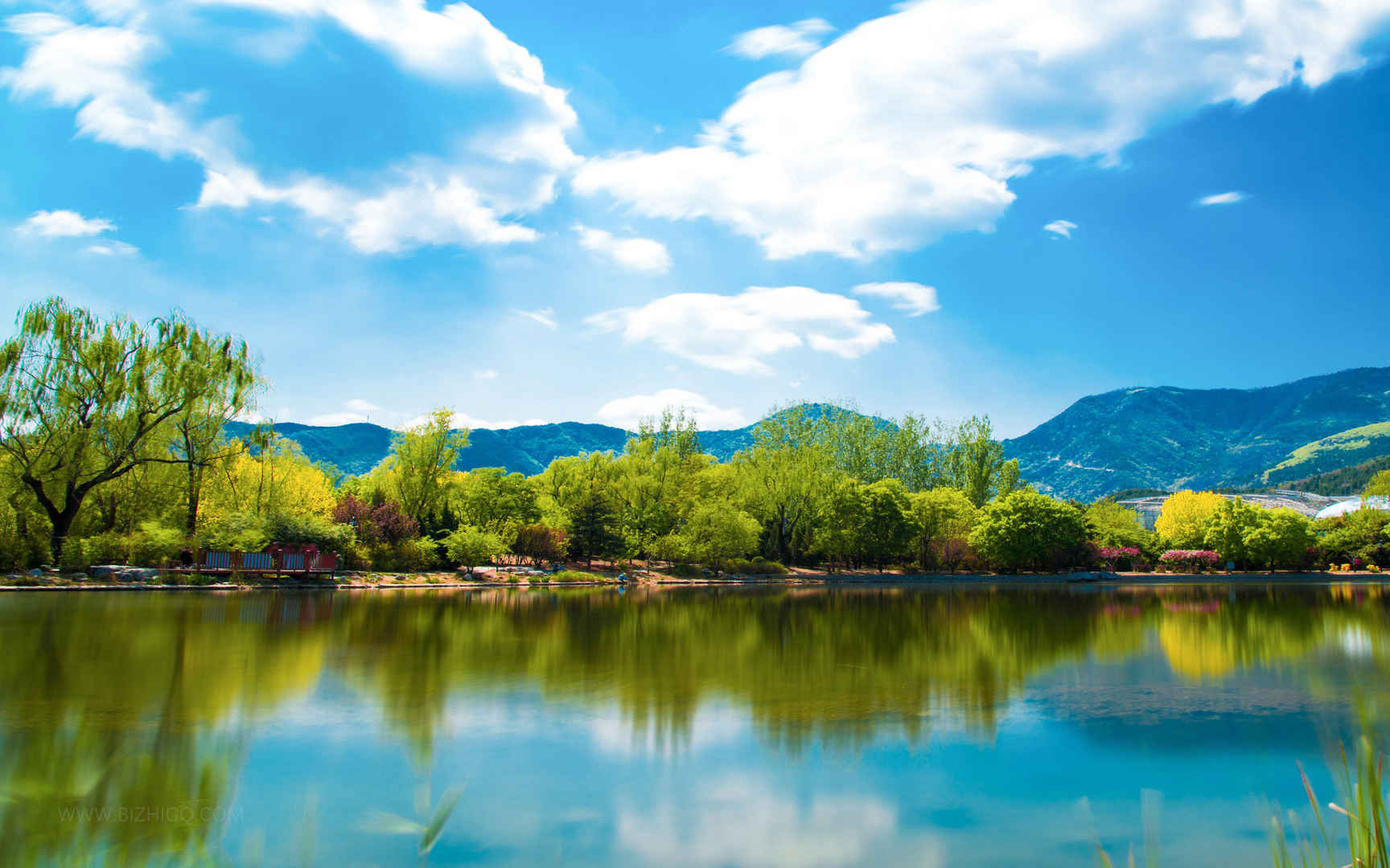 北京植物园湖水高清桌面壁纸图片