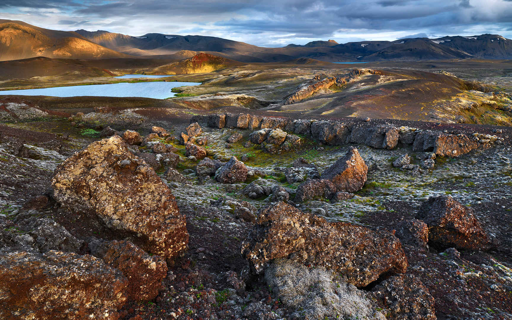 冰岛岩石山脉壮丽风景电脑壁纸-