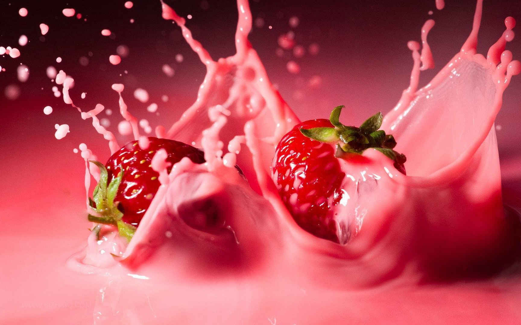 动感水果草莓牛奶高清壁纸图片