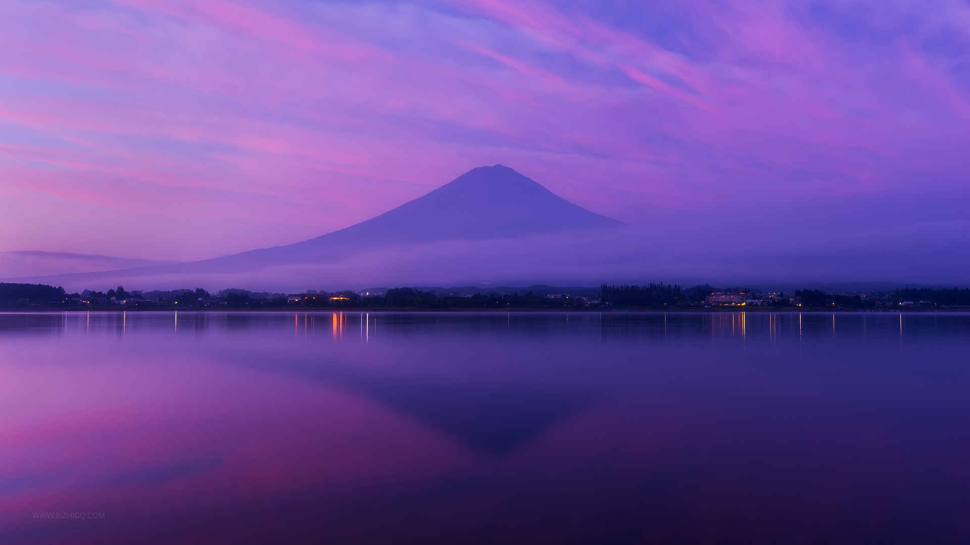 富士山高清紫色背景图片-