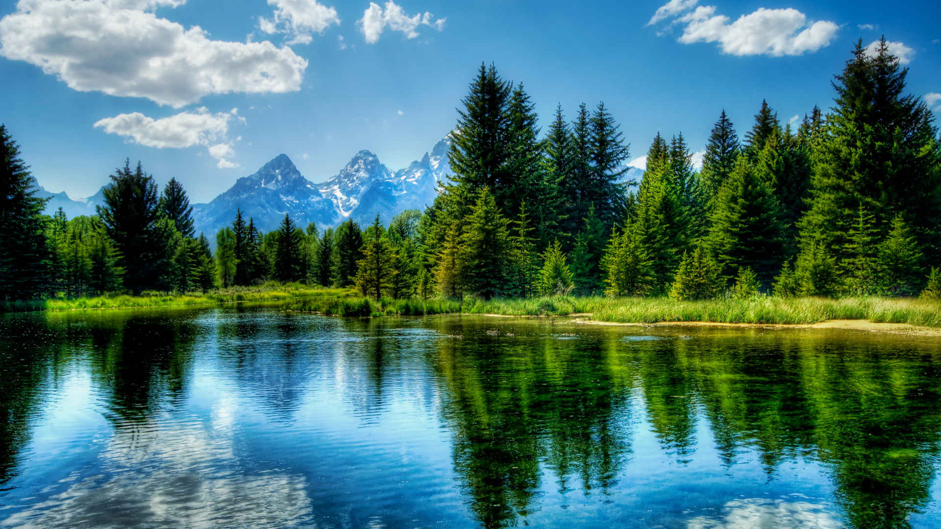 湖面蓝天倒影高山绿色森系小清新唯美背景图