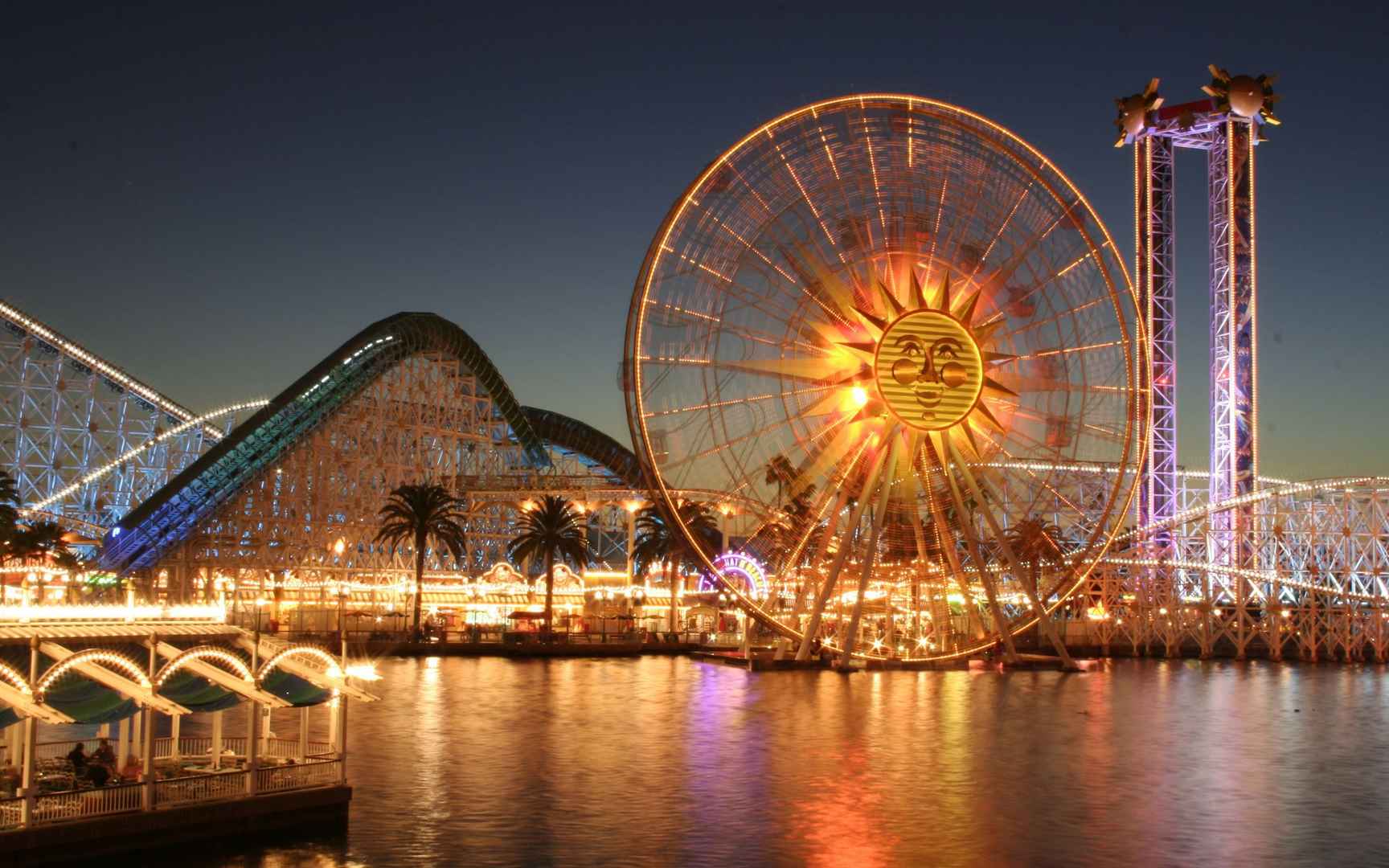 加州迪士尼小城市夜景图片