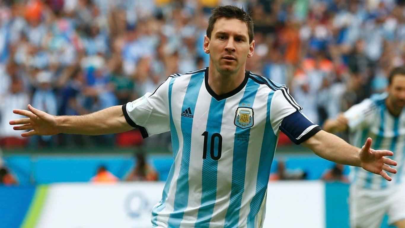 足球场防不住的不倒翁阿根廷球员“梅西”高清个人桌面壁纸-