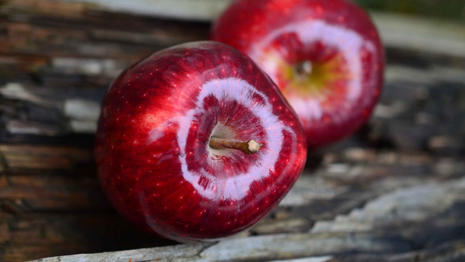 维生素丰富的红苹果图片