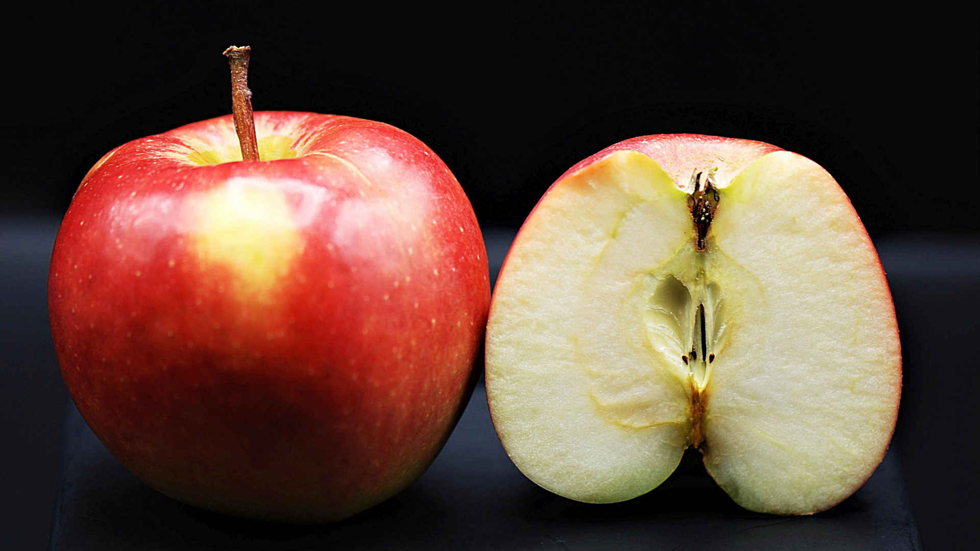 维生素丰富的红苹果图片