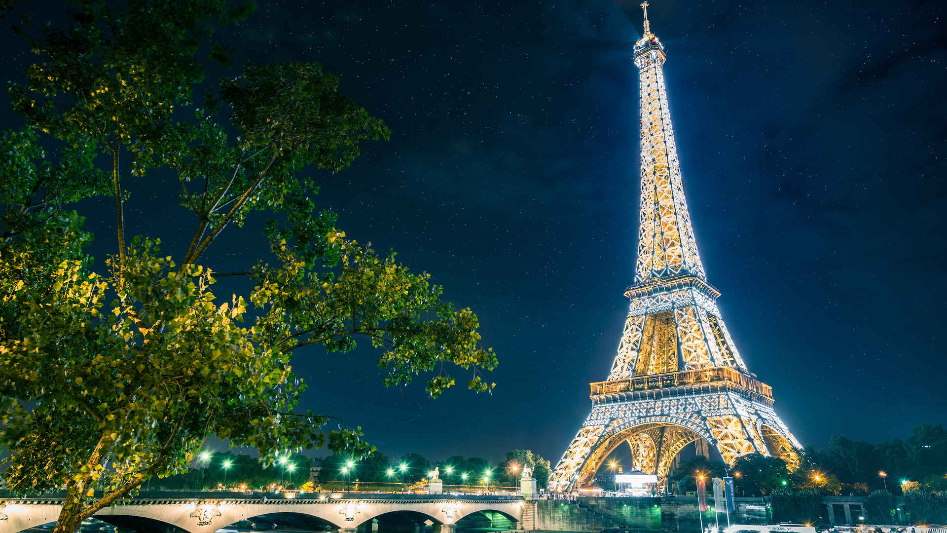 晚上巴黎埃菲尔铁塔图片