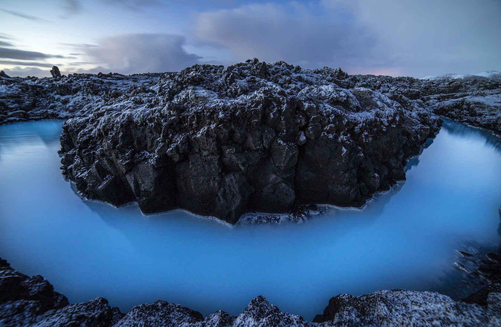 冰岛泻湖岩石风景