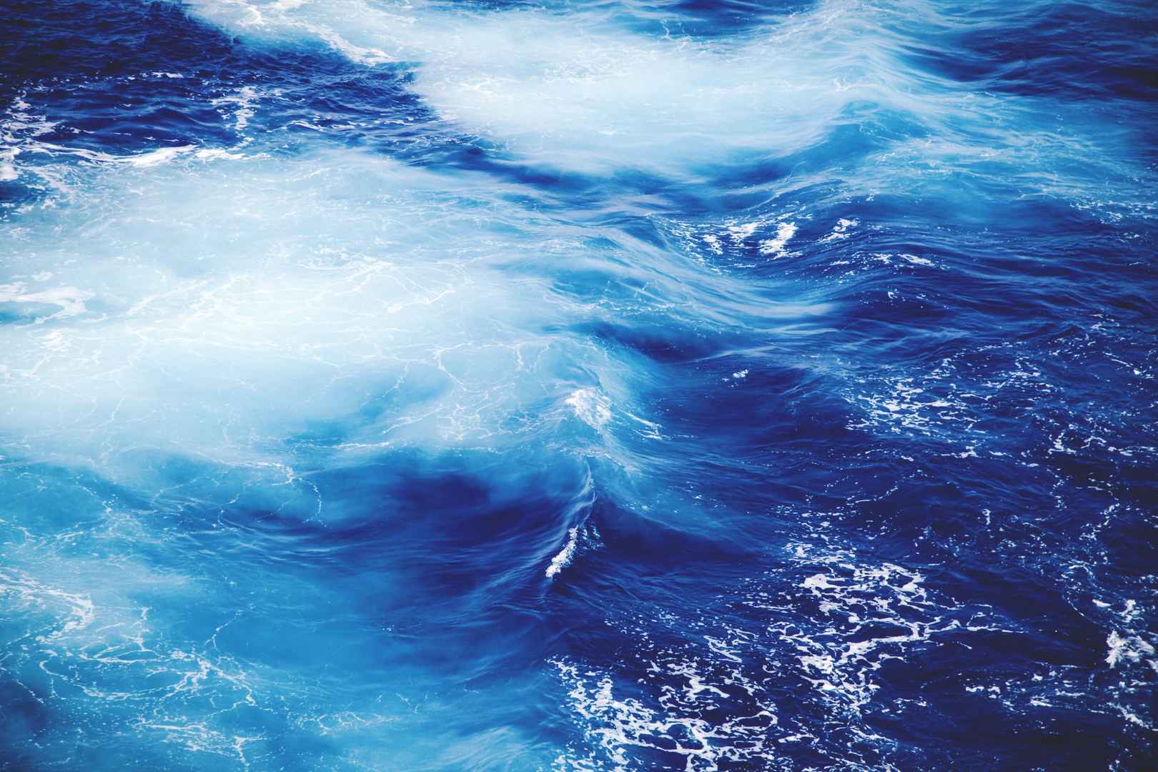 蓝色的海洋5K壁纸