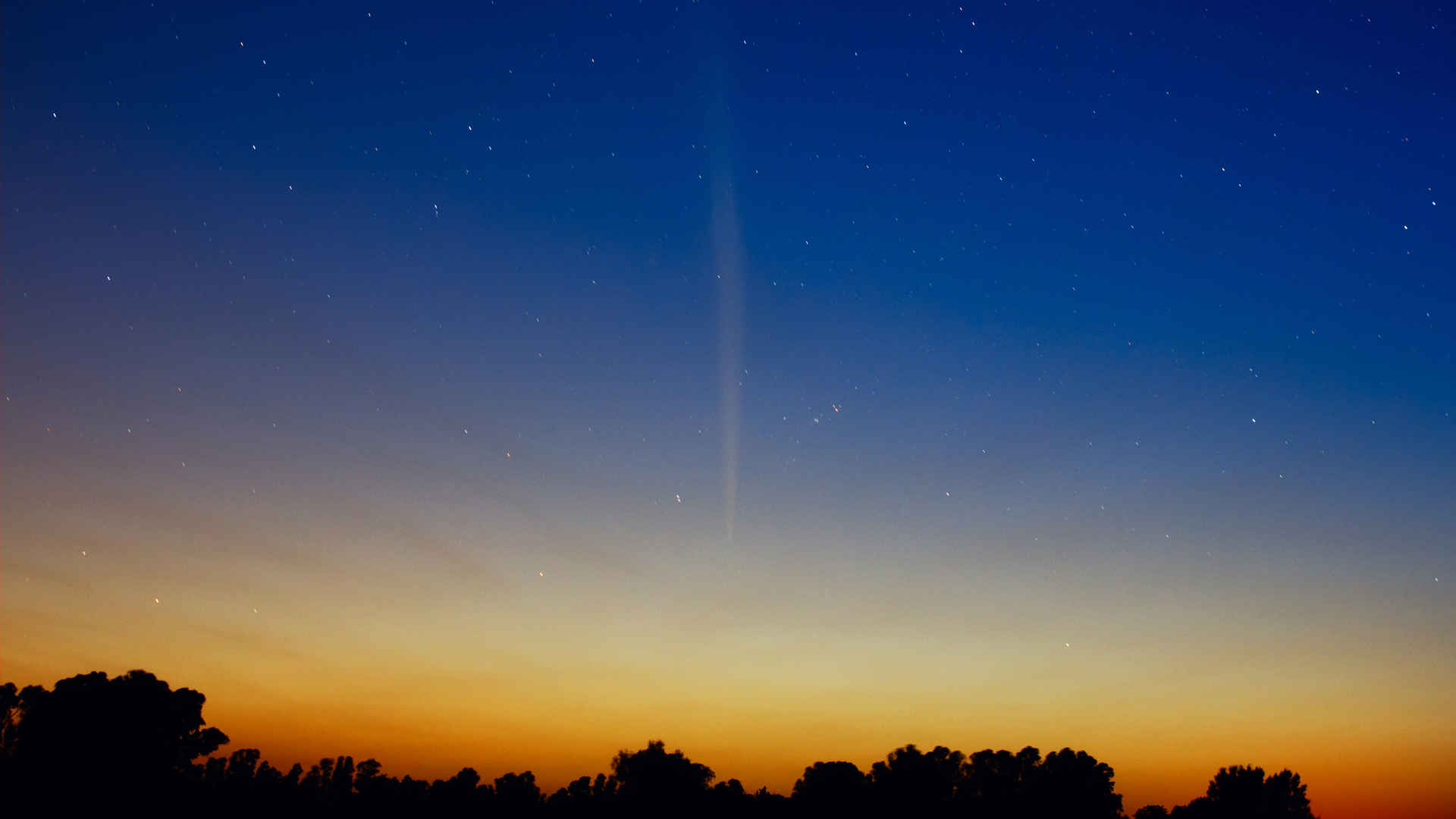 南半球洛夫乔伊黎明彗星空4K壁纸