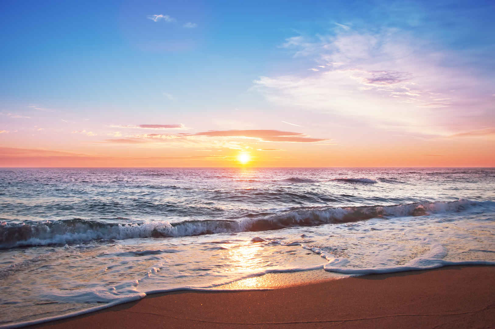 美丽的日出海滩地平线4K壁纸