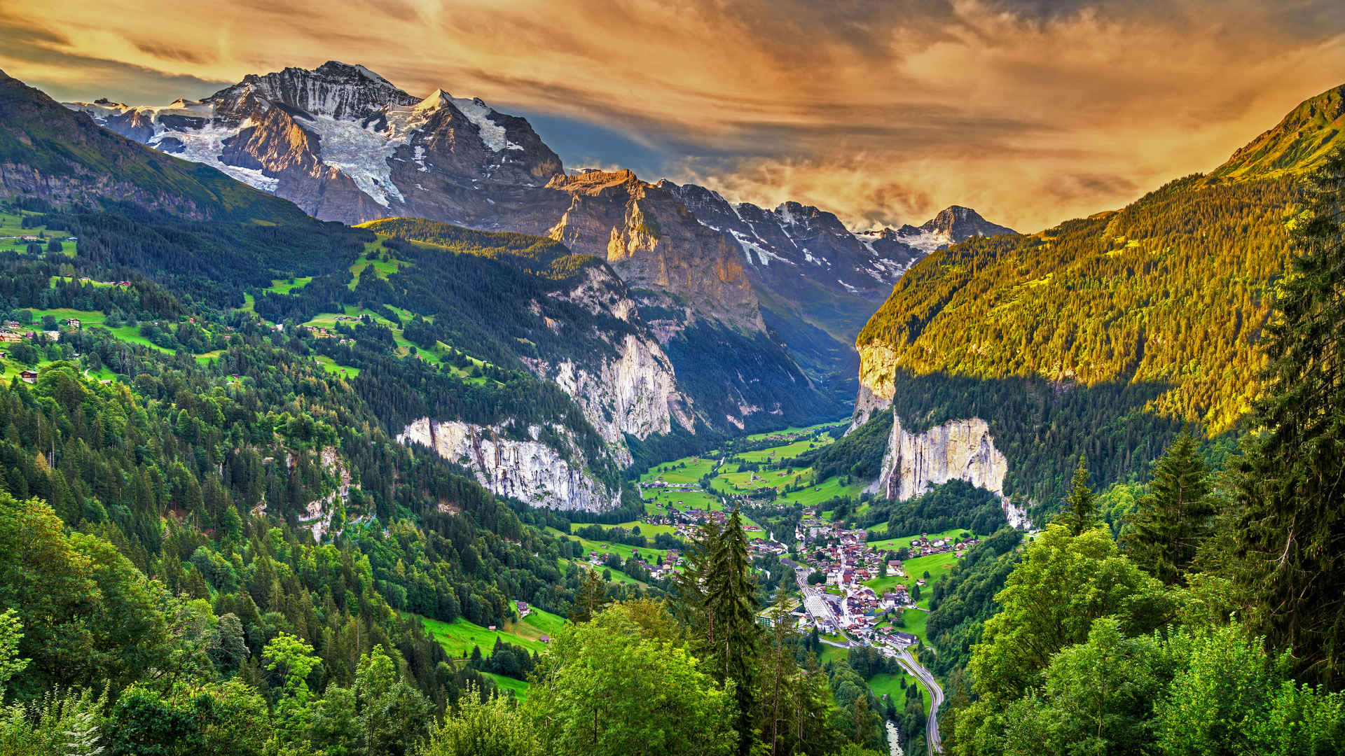 瑞士 劳特布龙嫩山谷 山脉壁纸-