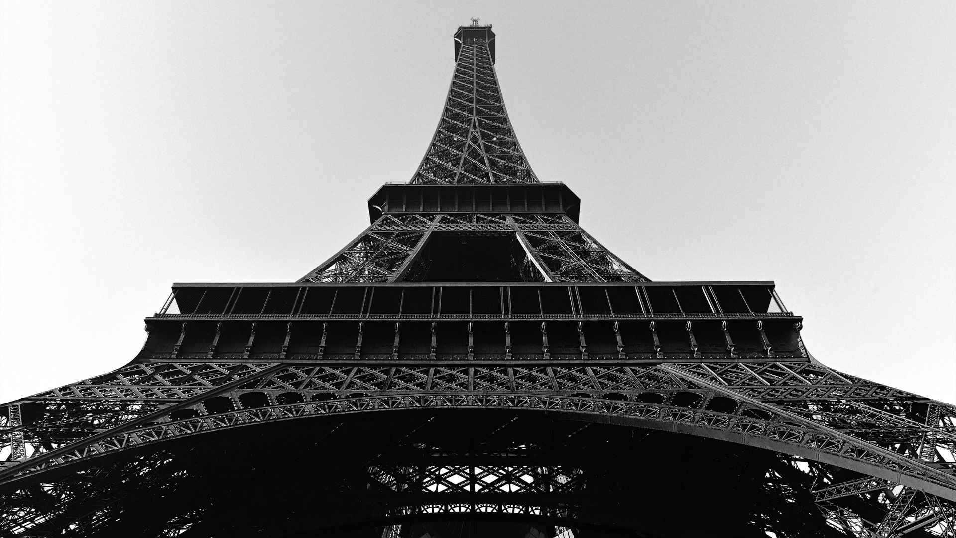 巴黎埃菲尔铁塔黑白壁纸