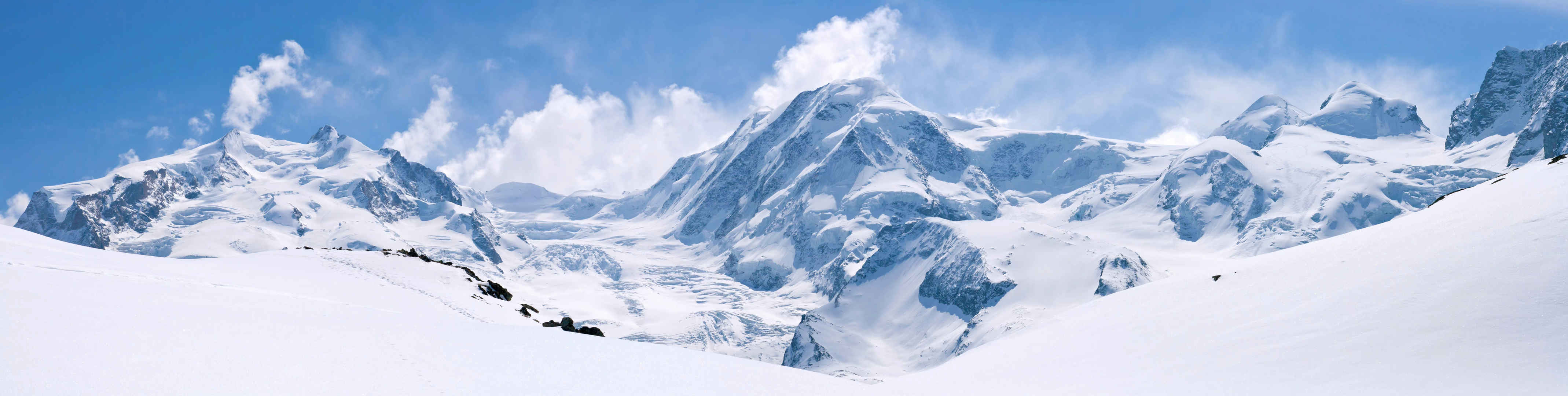 马特洪峰峰值阿尔卑斯山地区瑞士在蓝色天空全景