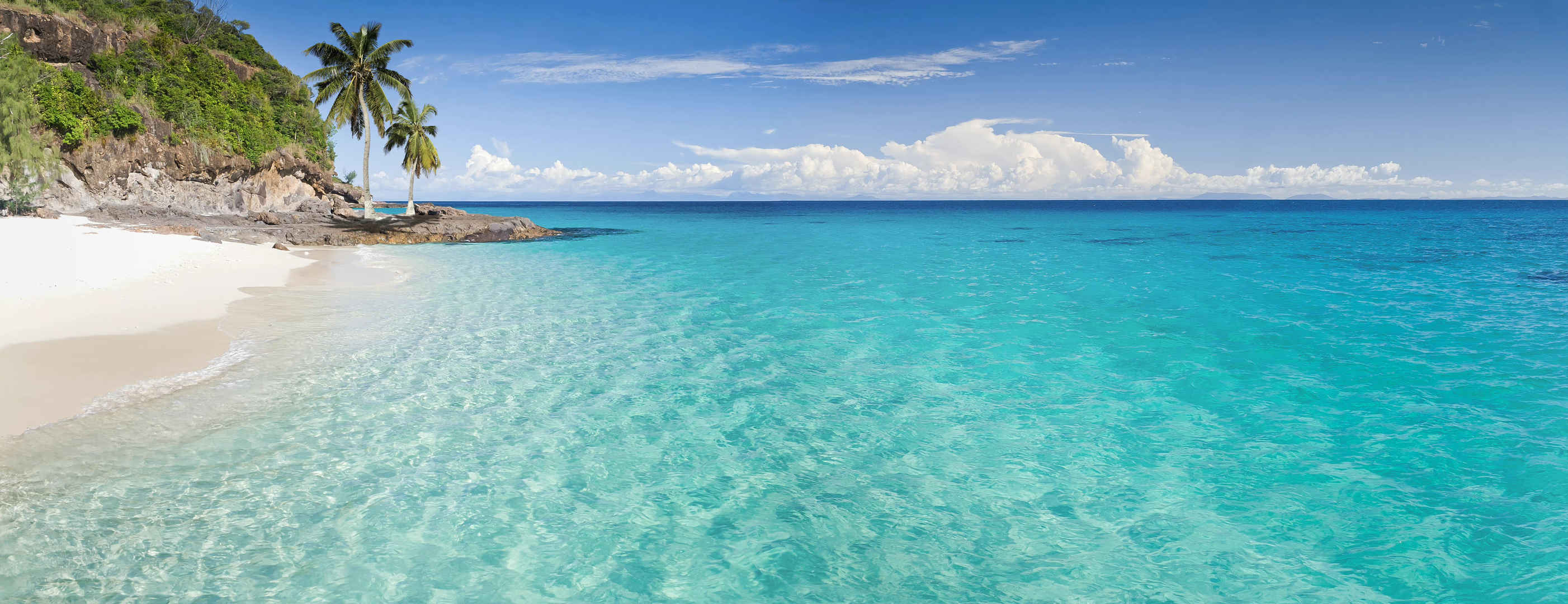大海岛屿透明海水风景图-