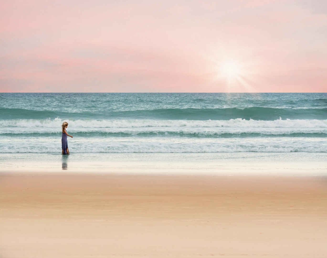 海洋 女孩 走 海 夏天 水 假期 太阳 波 沙 海滩 海岸 热带 天空 度假
