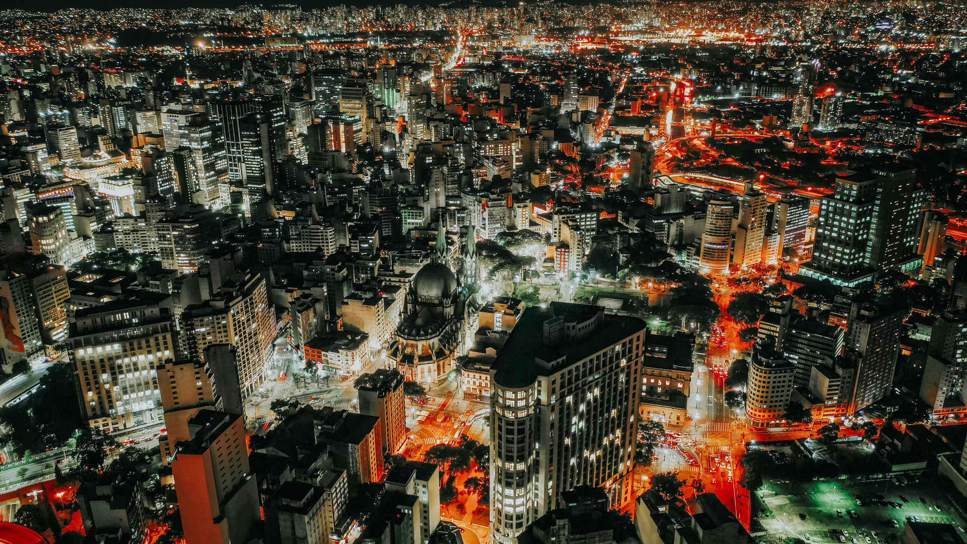 城市夜景璀璨图片