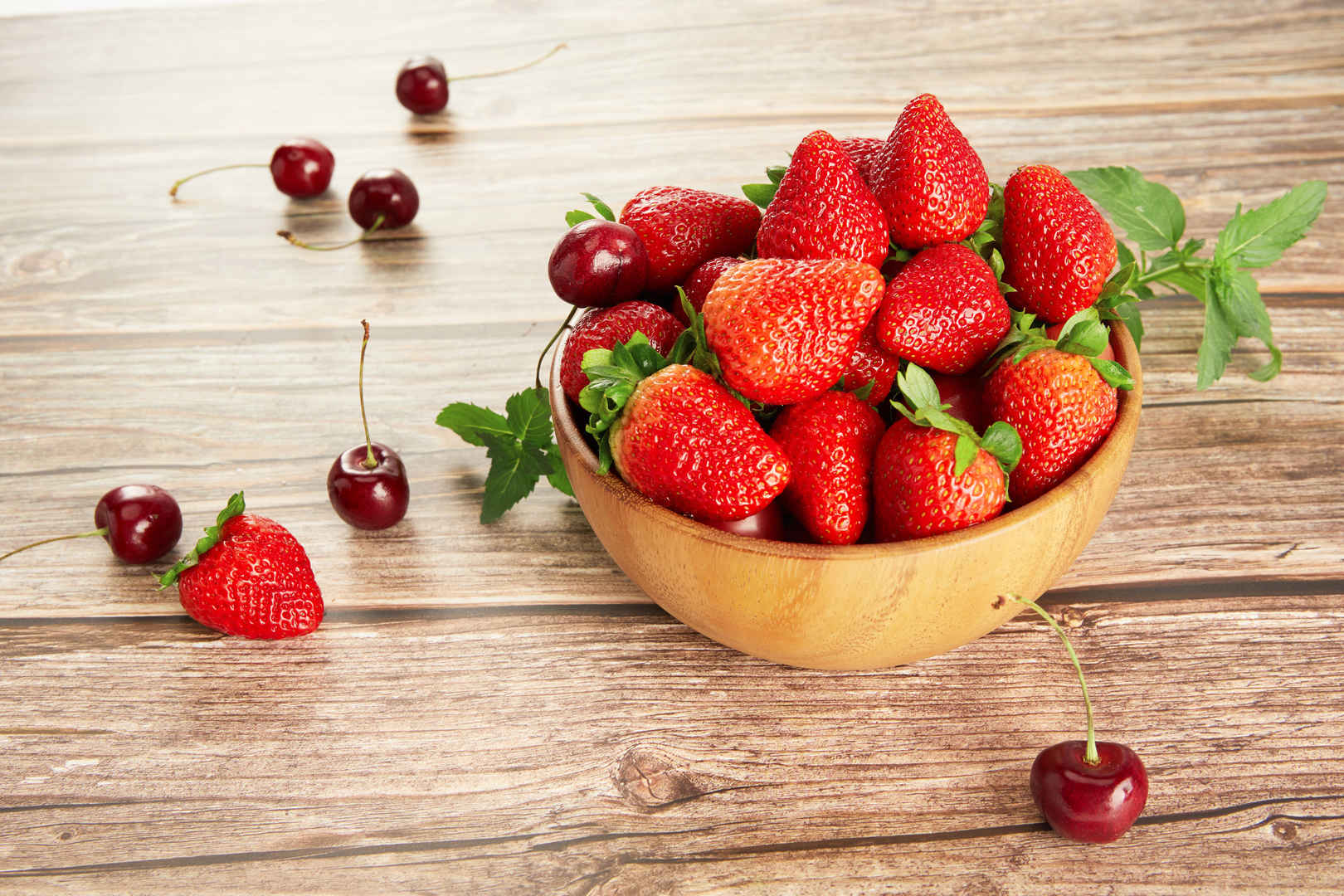 美味的草莓高清桌面壁纸-