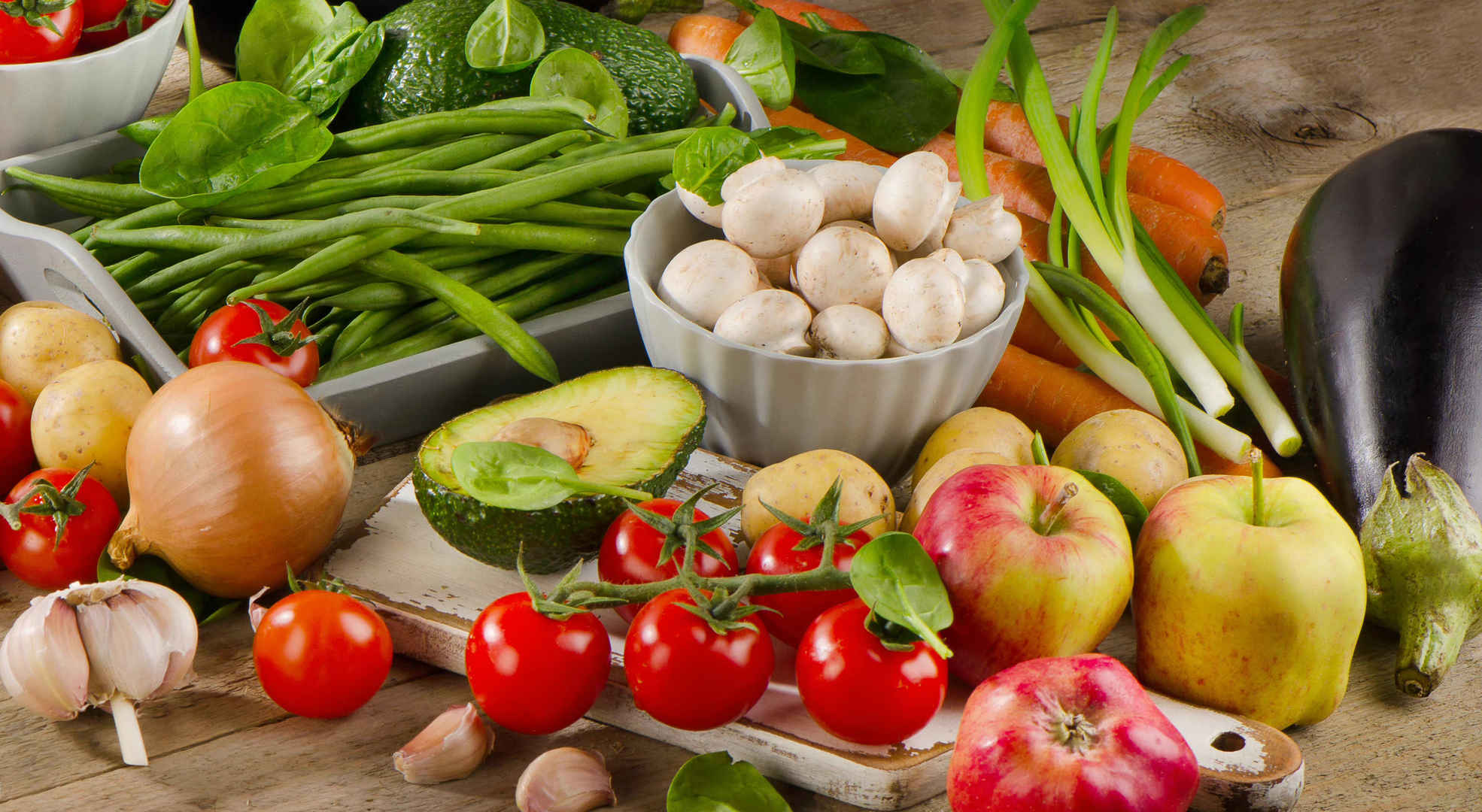 健康的有机蔬菜和水果食品背景图