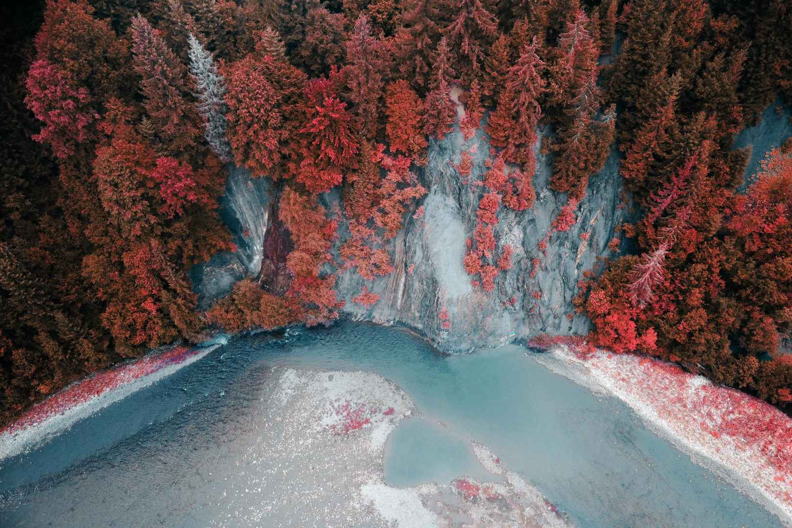 秋天红色山林风景高清壁纸图片-