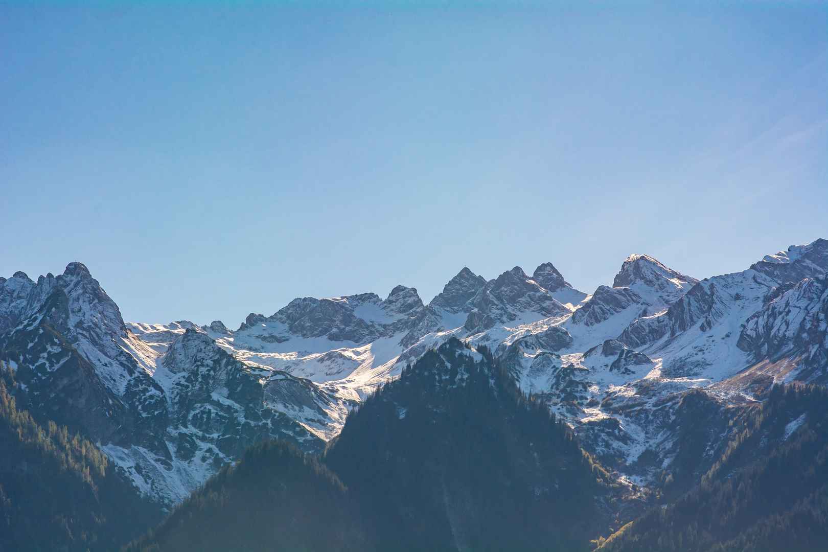 奥地利山顶的雪山桌面壁纸图片-