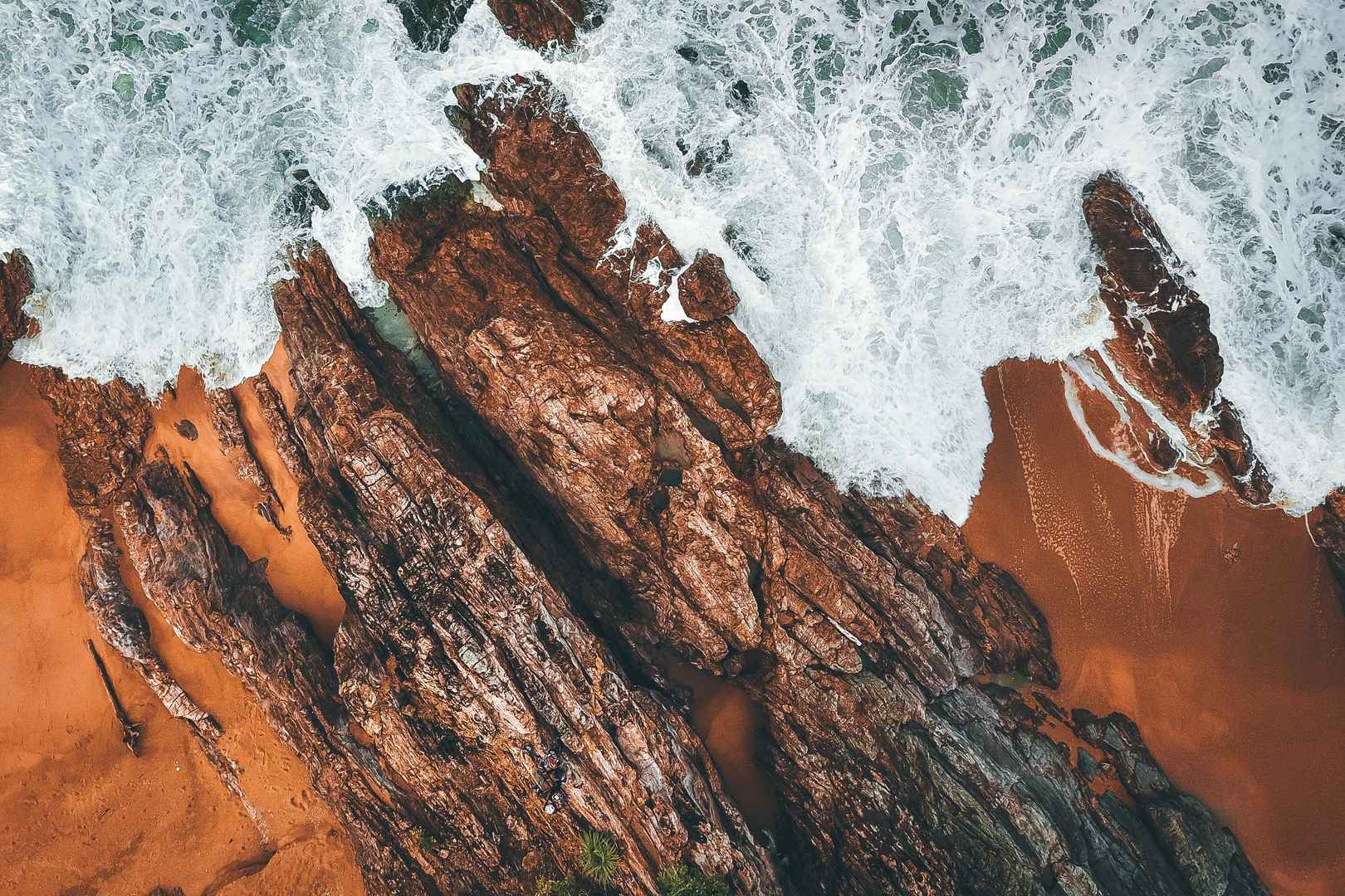 岩石海浪壁纸-