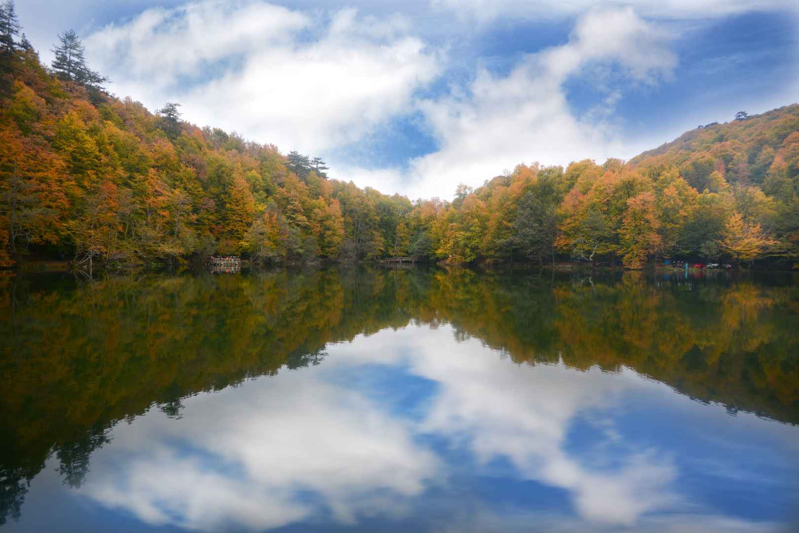秋季山水湖泊壁纸-