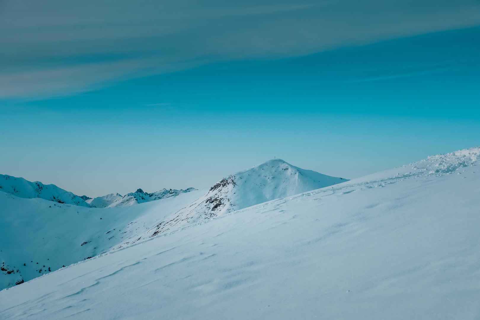 极寒地带的雪山图片