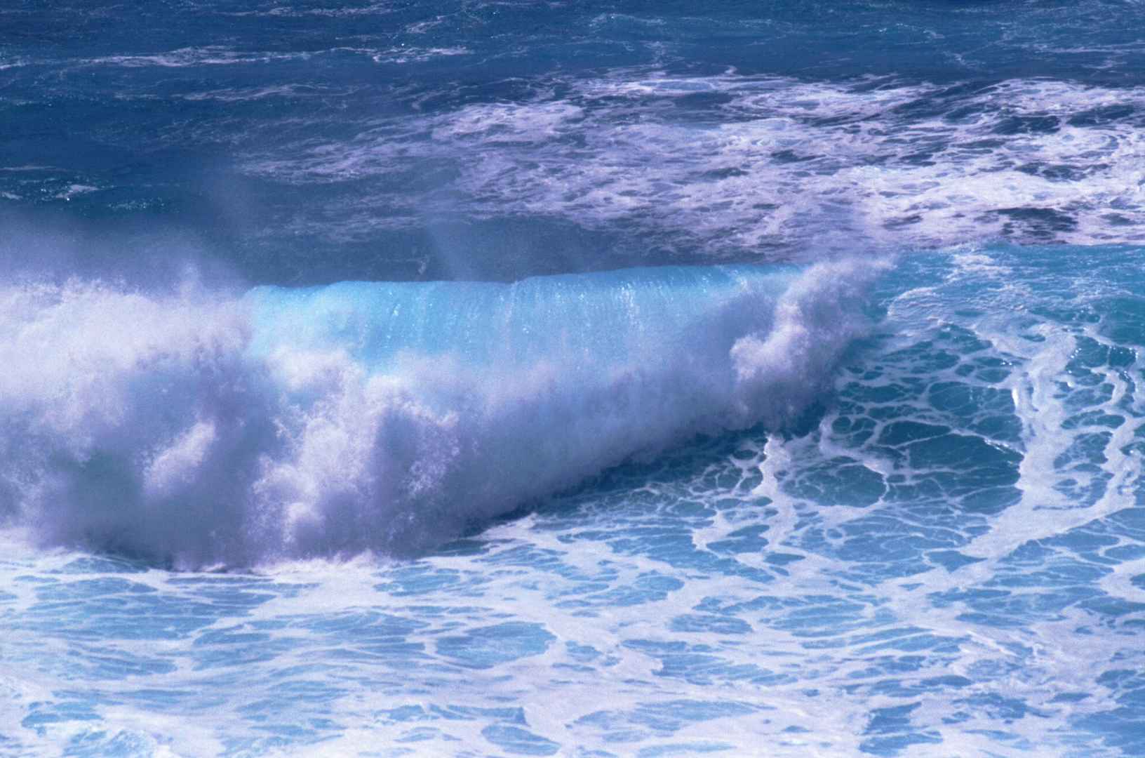 海洋大浪翻腾图片-