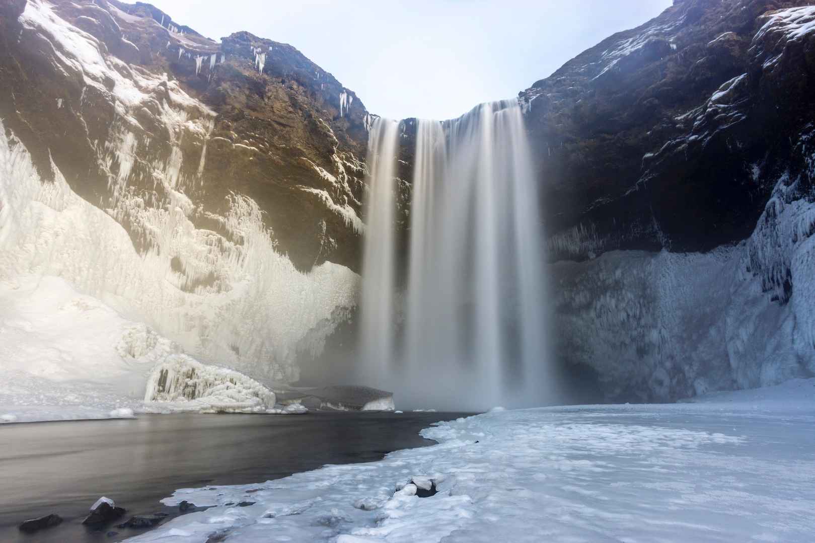 冰雪融化瀑布图片-