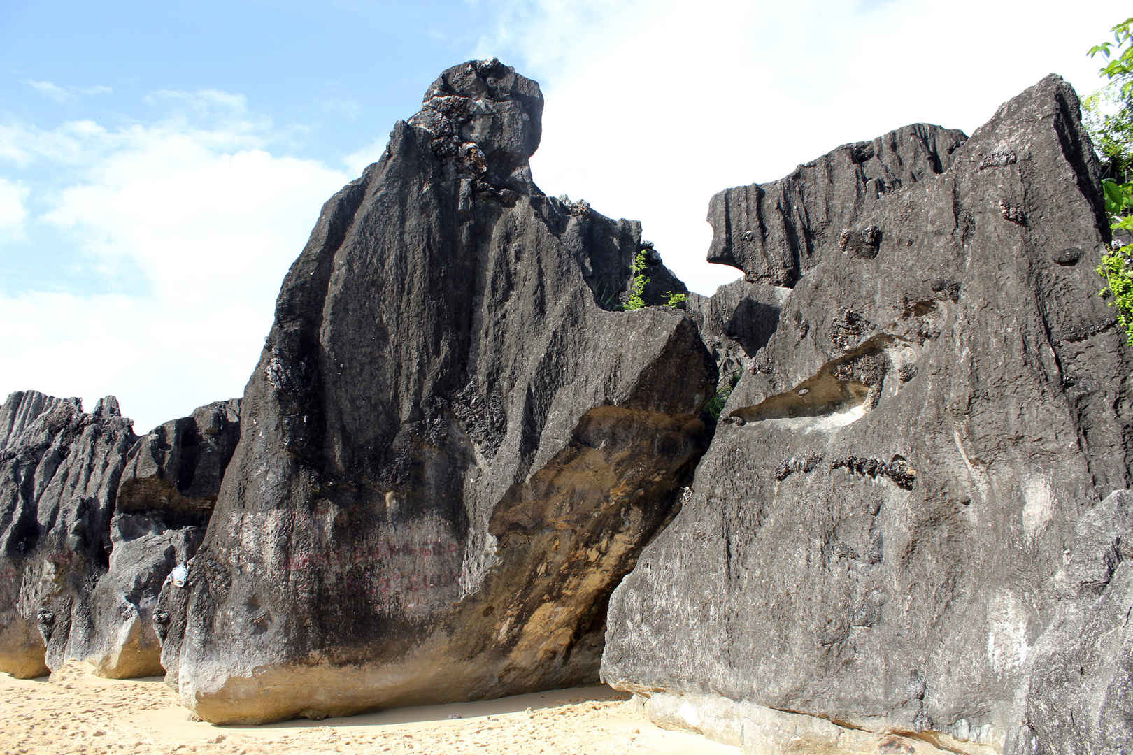 海边岩石高清图片