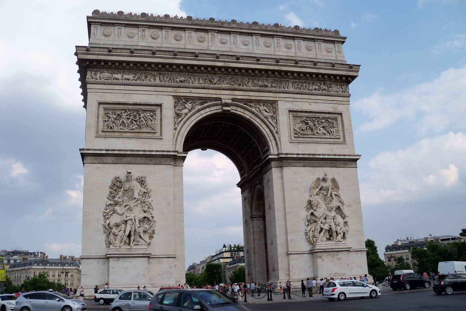 法国巴黎凯旋门带有建筑的风景图高清