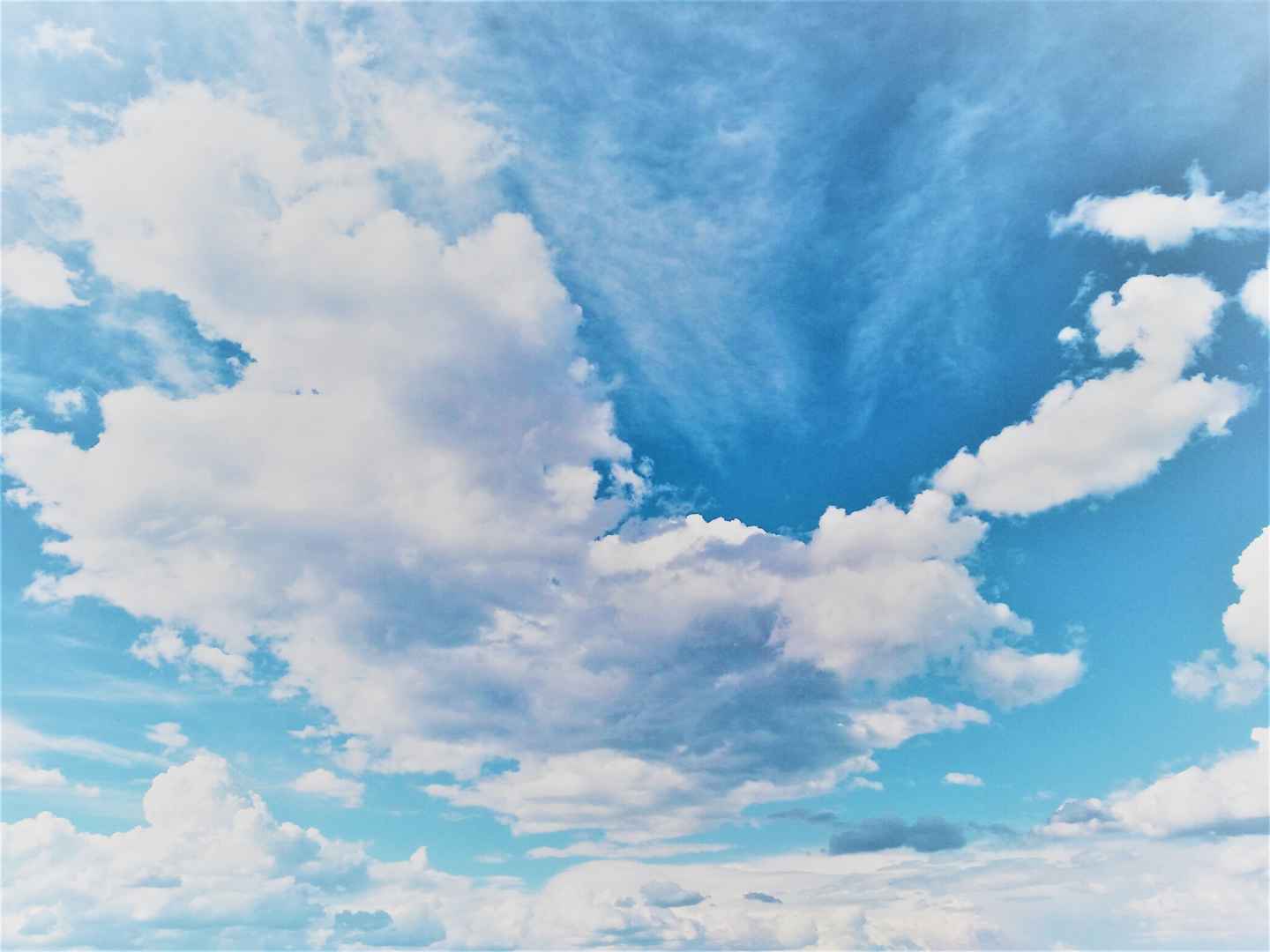 美丽的蓝天白云风景图片-