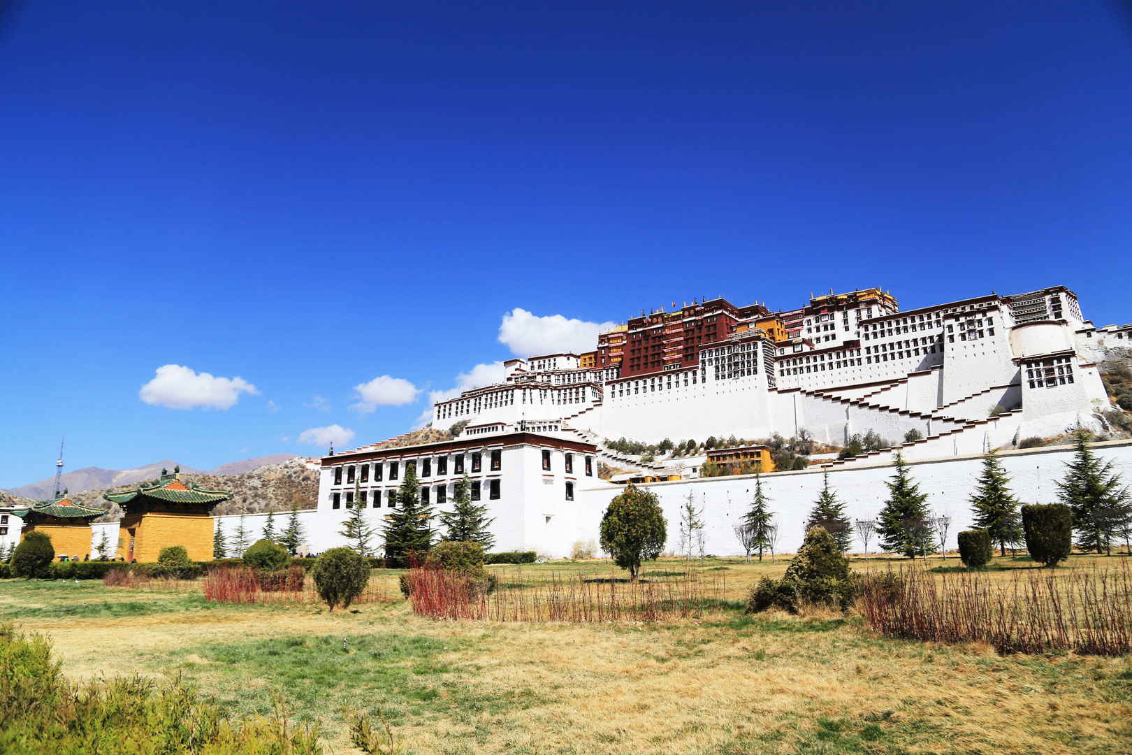 神圣的西藏布达拉宫建筑风景图片-