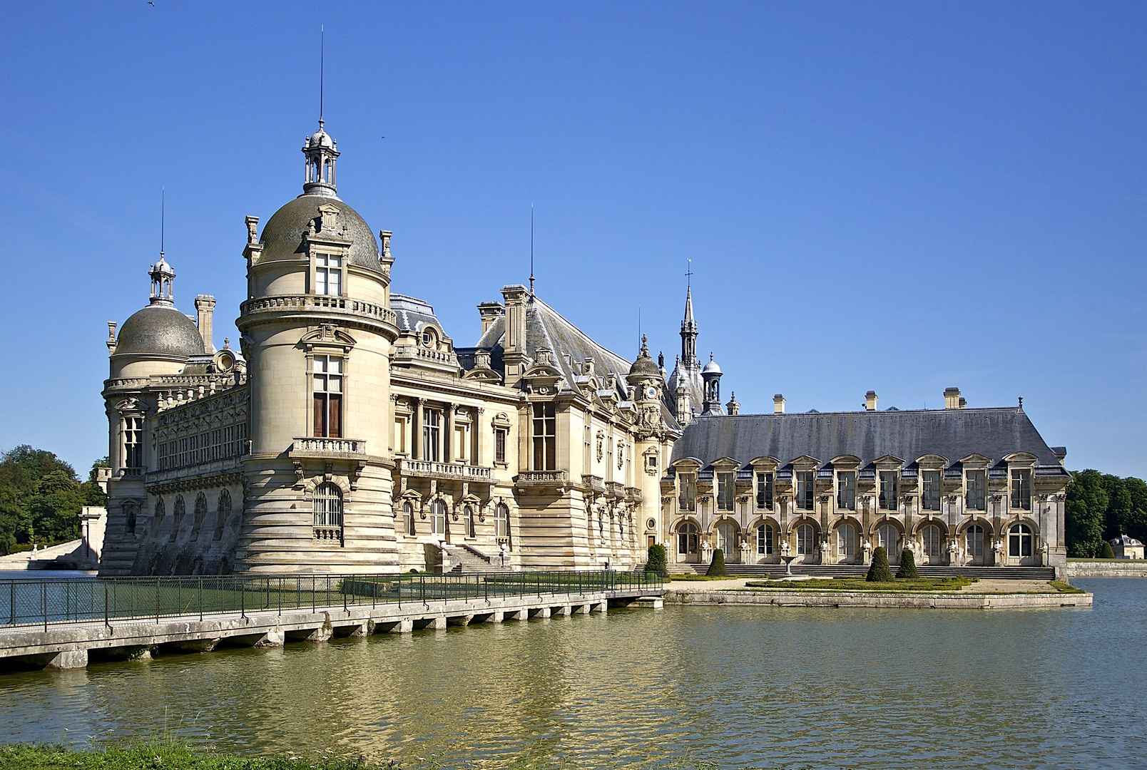 法国尚蒂伊城堡建筑风景图片-